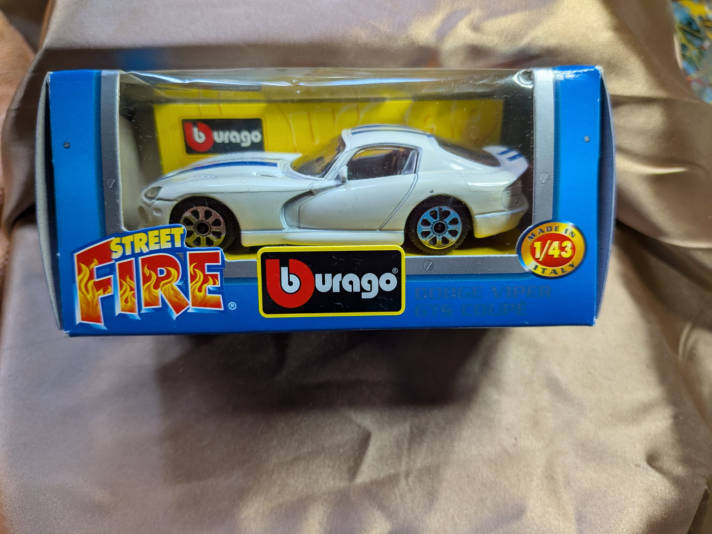Bburago Dodge Viper GTS Coupe #4120 1:43 White And Blue