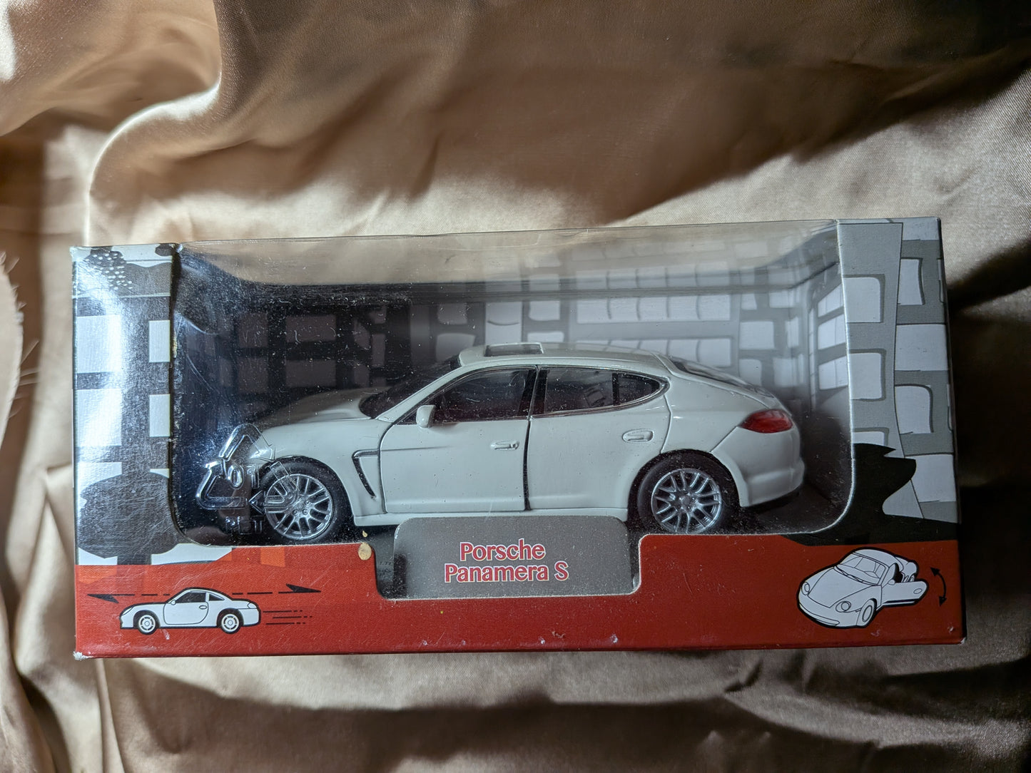 Welly Autoclub Porsche Panamara