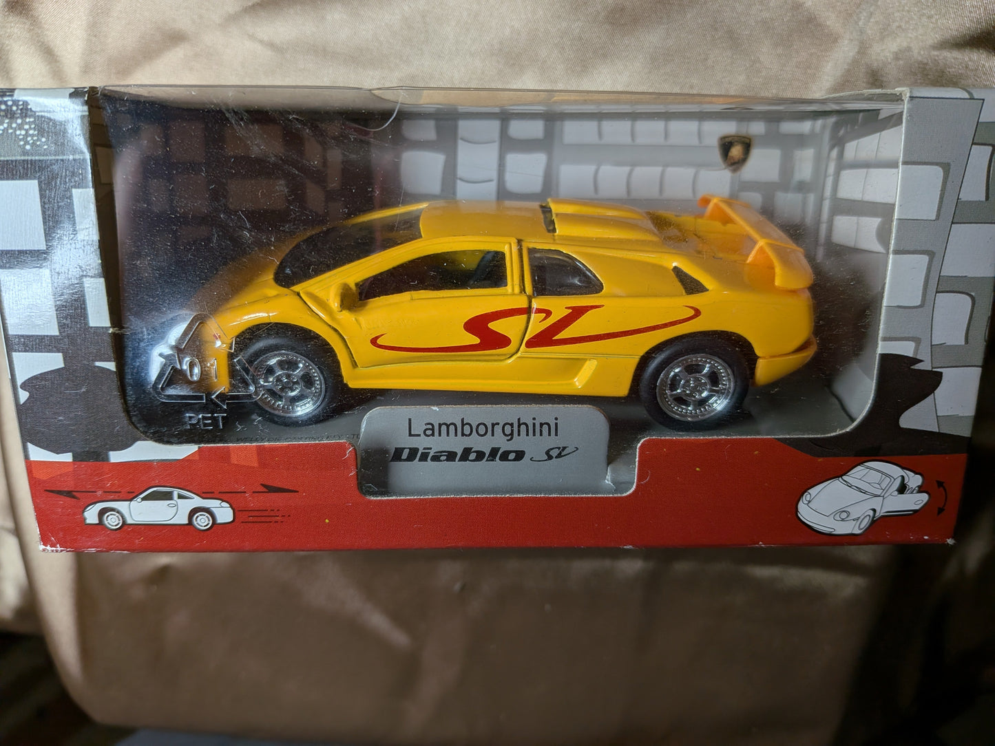 Welly Lamborghini Diablo SV Yellow.
