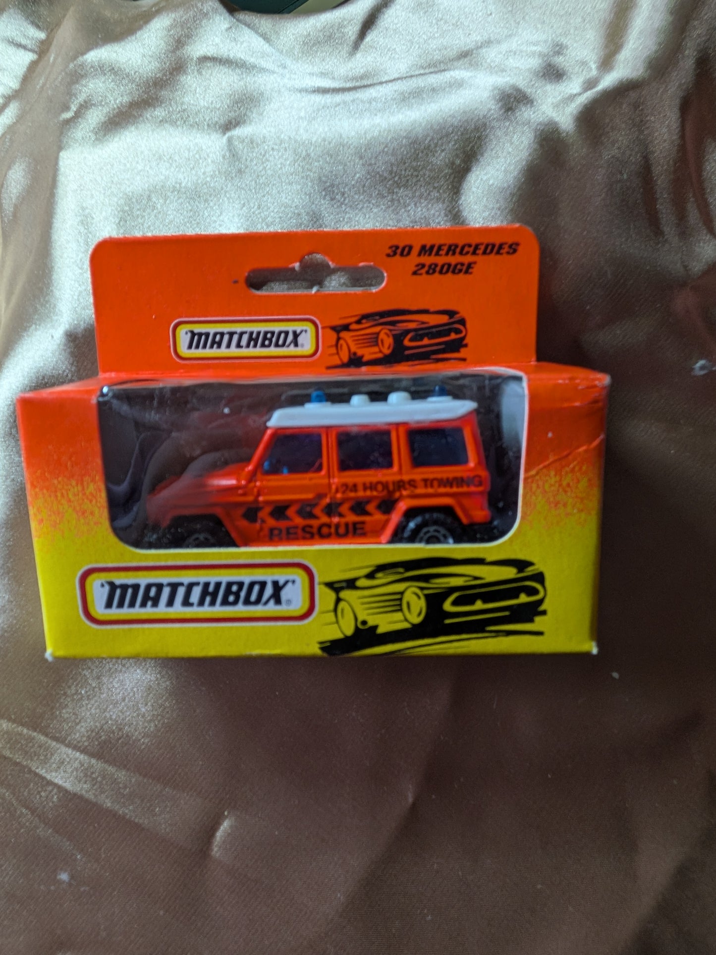 Matchbox Mercedes Benz 280 GE rescue unit