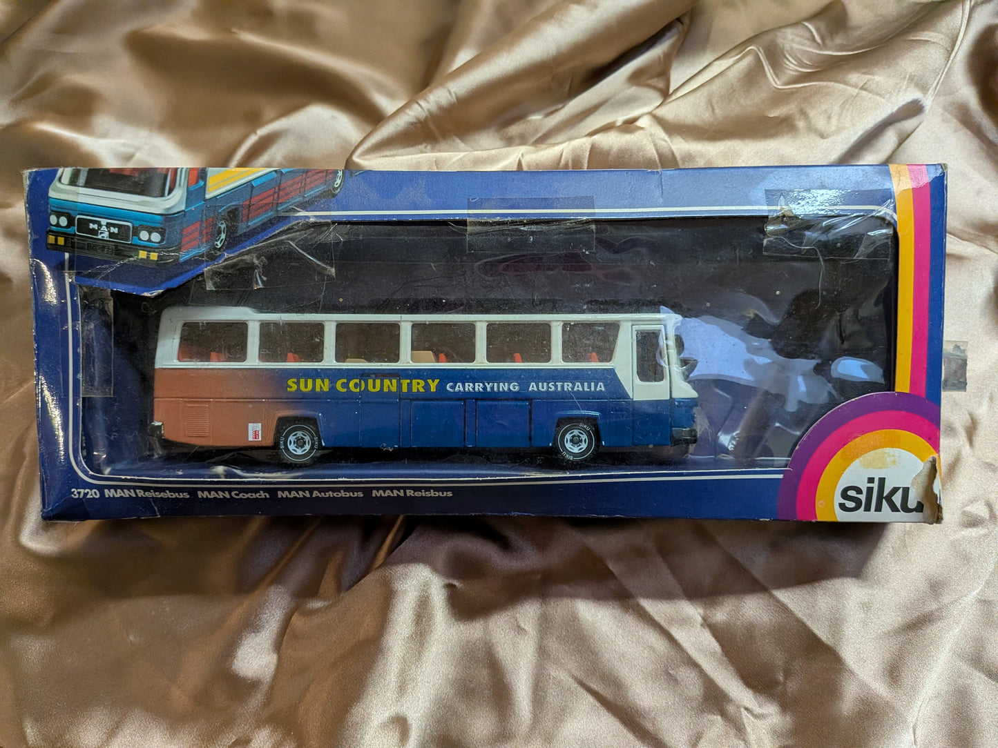 Siku Sun Country Carrying Australia Bus with Luggage
