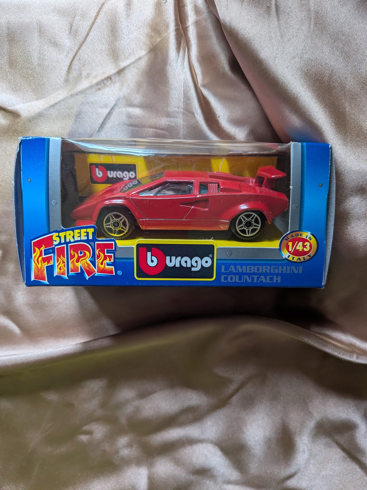 Bburago Street Fire Lamborghini Countach