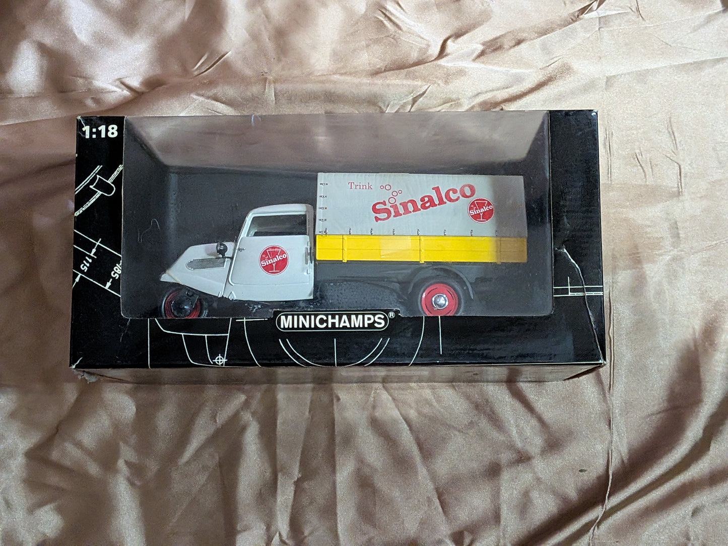 Minichamps Sinalco 3 Wheeler 1:18