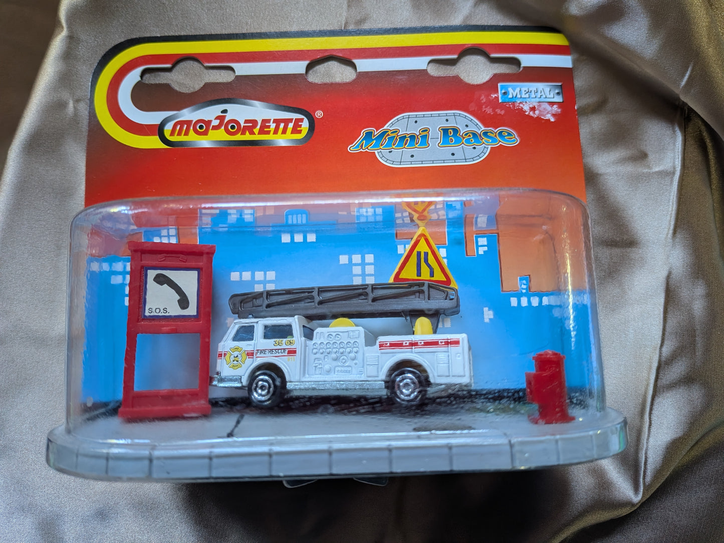 Majorette mini base fire truck and phone box - 1991