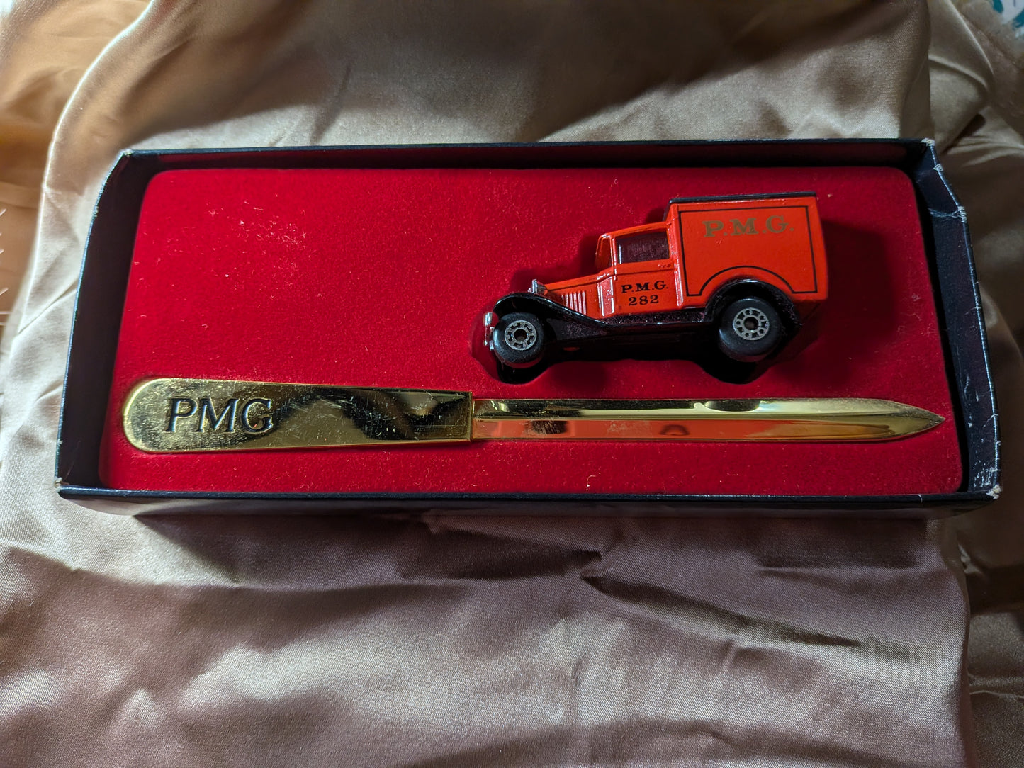 Vintage Matchbox Australia Post - PMG gift set
