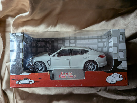 Welly Autoclub Porsche Panamara