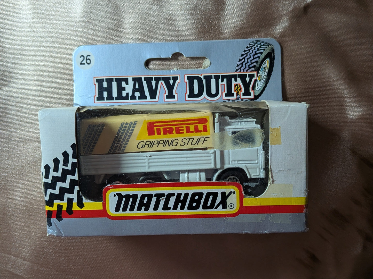 Matchbox Heavy Duty Volvo Pirelli Tilt Truck. No 26