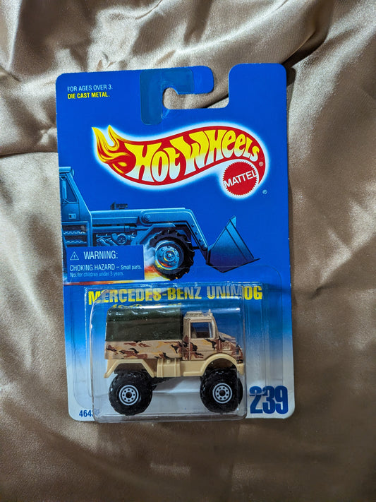 Hot Wheels Mercedes Benz Unimog 239