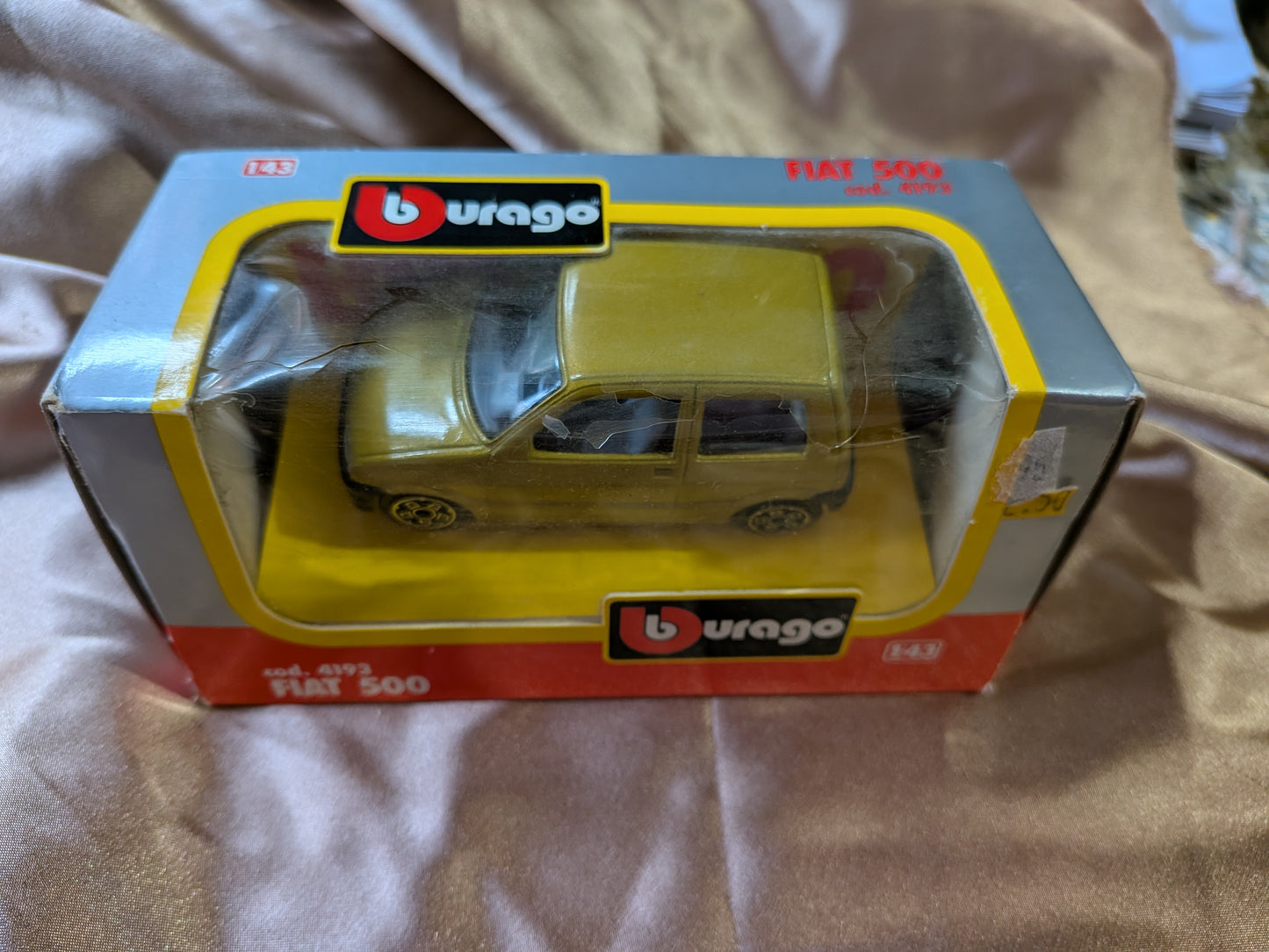 Bburago Street Fire Fiat 500 / Cinquecento