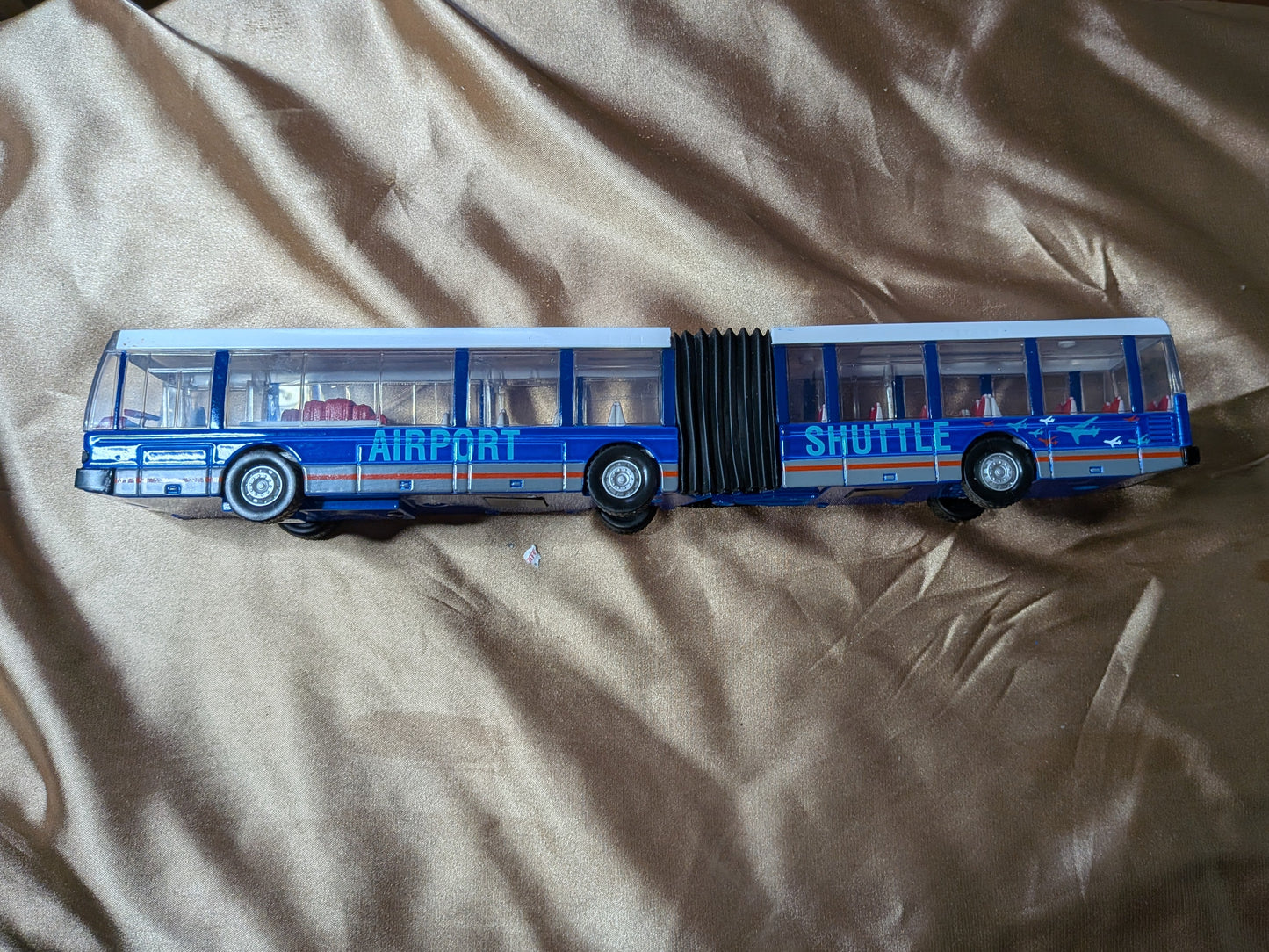 Maisto Super Transporter Airport Bus