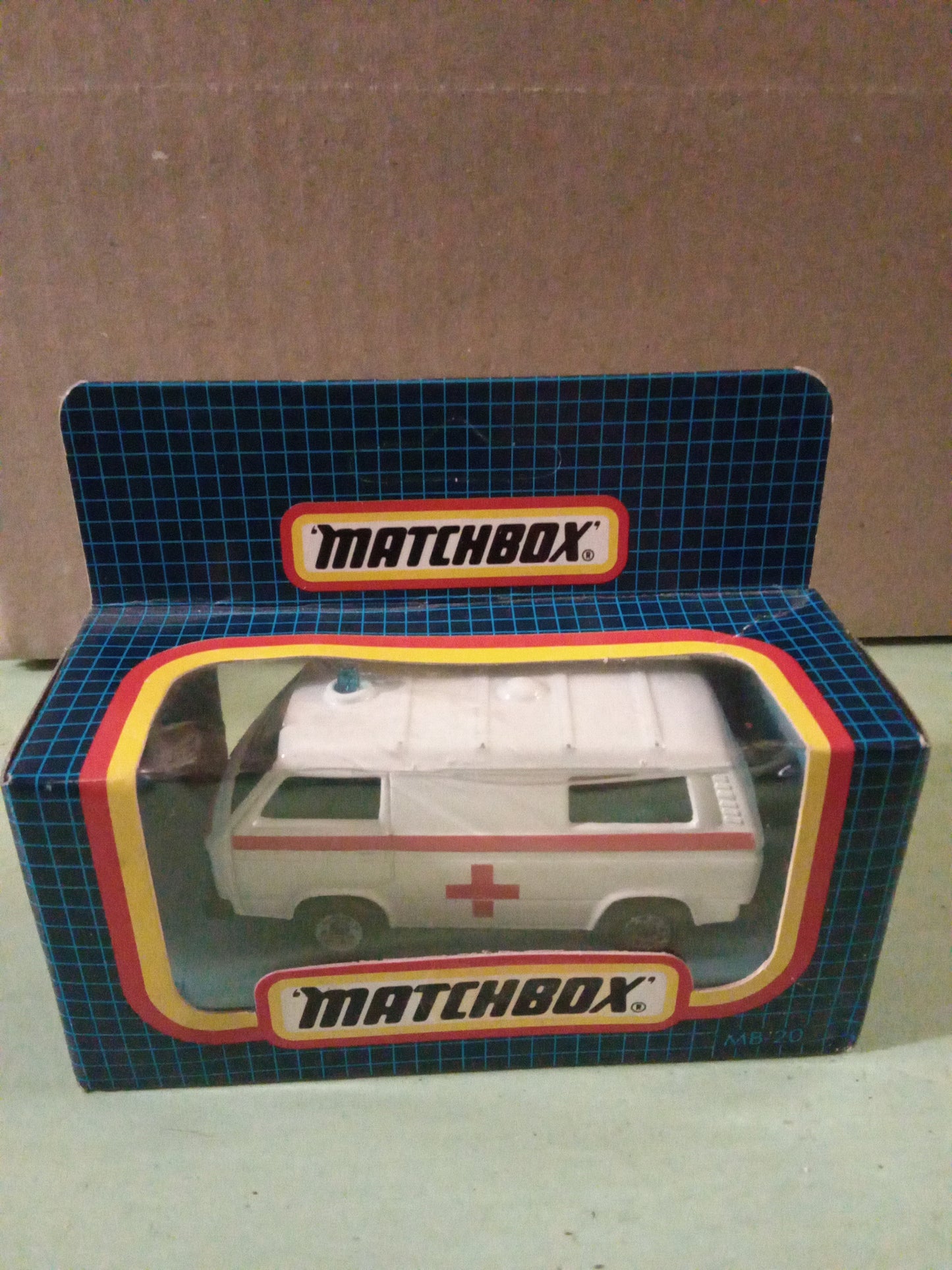 Matchbox MB-20 VW Transporter Ambulance 1:59 Boxed 1990